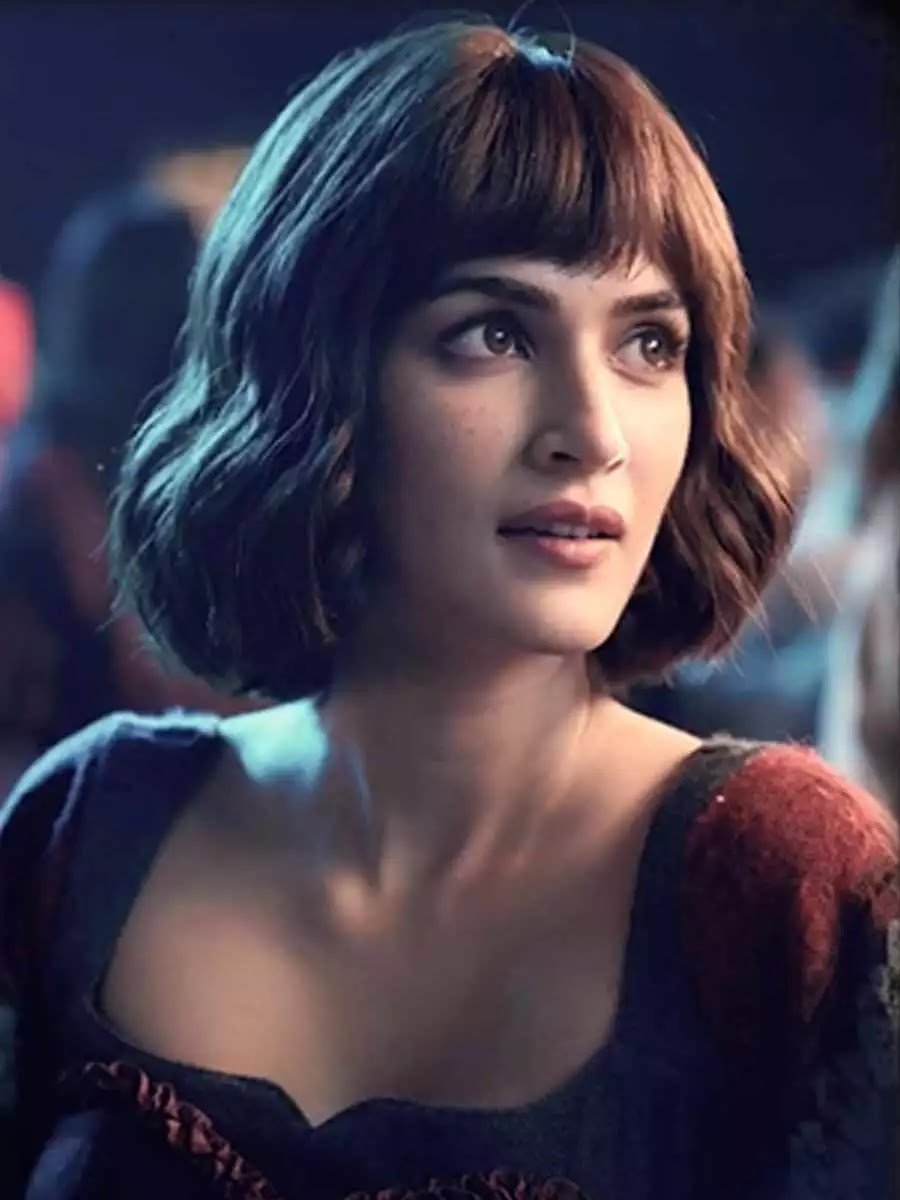 Kriti Sanon short hair bollywood actress Kriti Sanon short hair bollywood actress