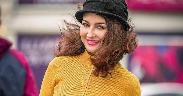 saumya tandon stylish look yellow outfit