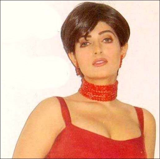 Twinkle Khanna short hair bollywood actress Twinkle Khanna short hair bollywood actress