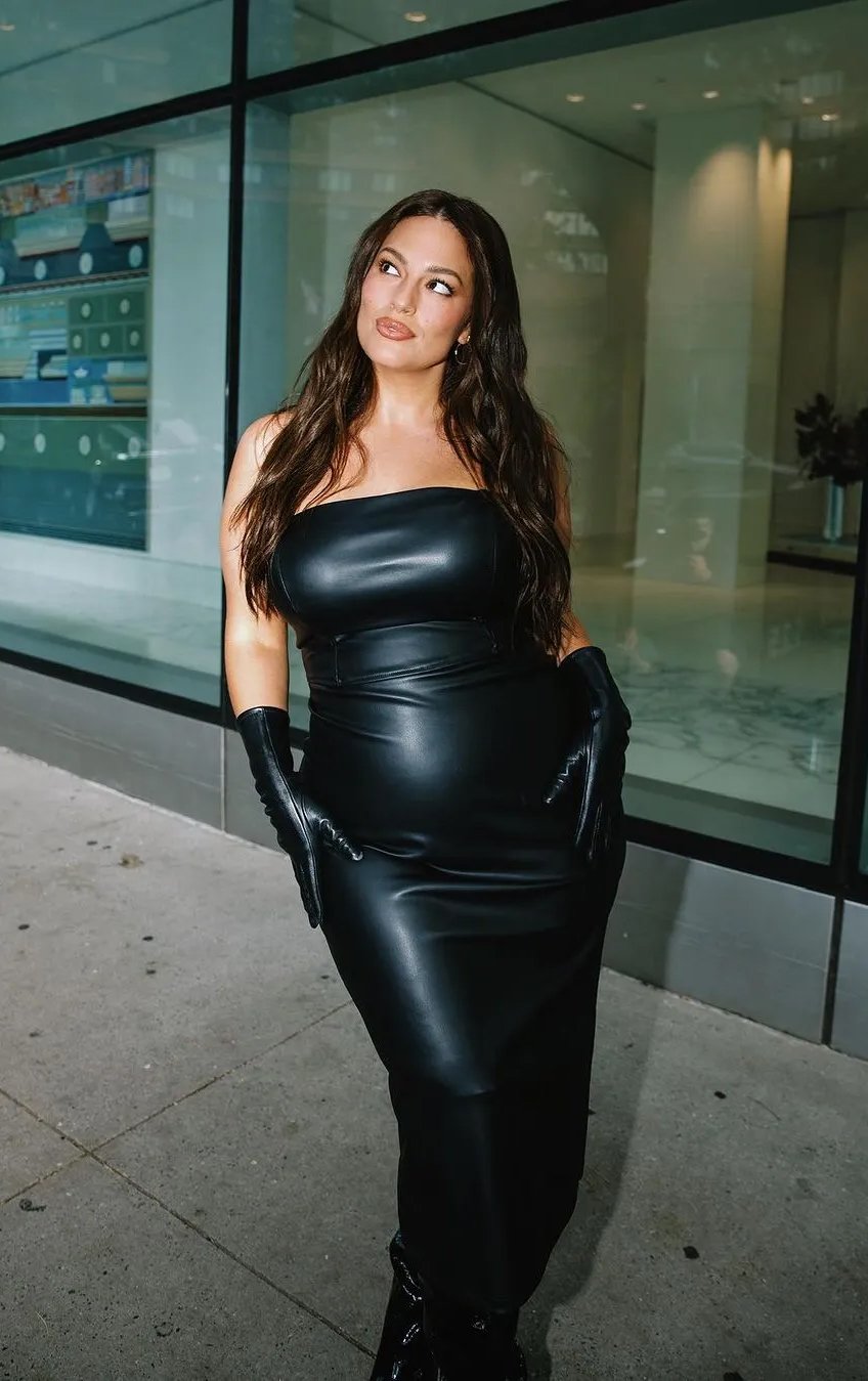 ashley graham latex dress curvy plus size model 5
