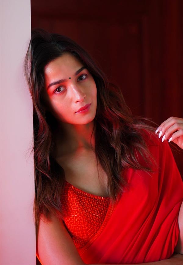 Alia Bhatt red saree rrr movie promotion Alia Bhatt red saree rrr movie promotion
