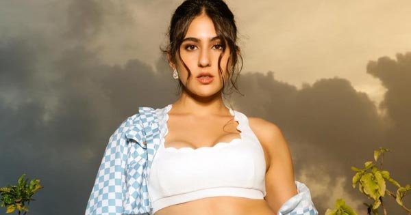 sara ali khan tiny white top