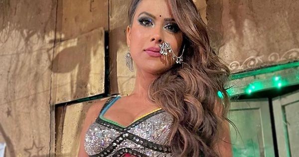nia sharma nose ring phoonk le