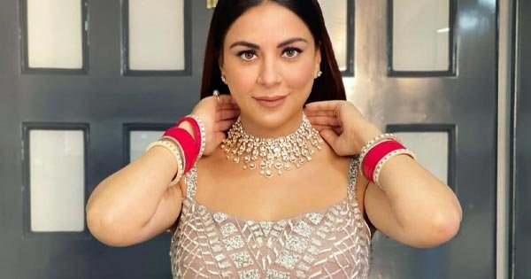 shraddha arya tight dress