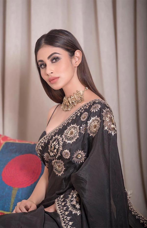 mouni roy saree 2B252872529