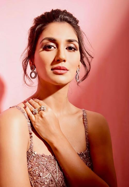 Nikita Dutta actress kabir singh dybbuk