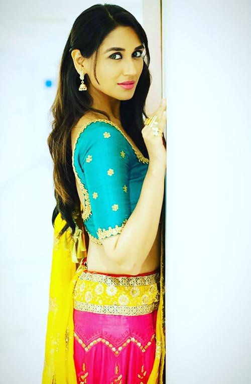 Nikita Dutta actress kabir singh dybbuk