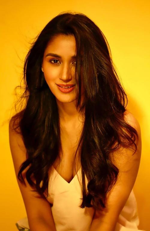 Nikita Dutta actress kabir singh dybbuk