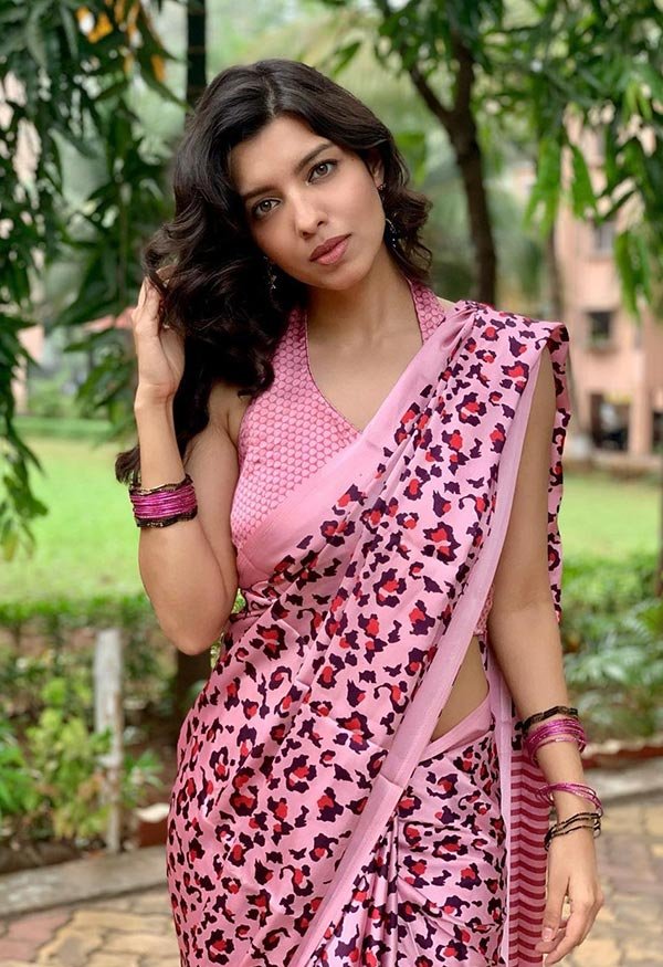 Riya Deepsi actress mombian mahabharat