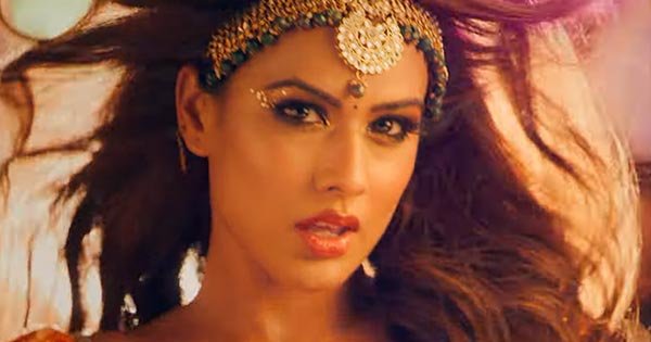 nia sharma phoonk le music video