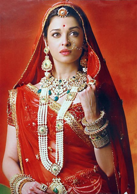 Aishwarya Rai Jodha Akbar royal historical look bollywood