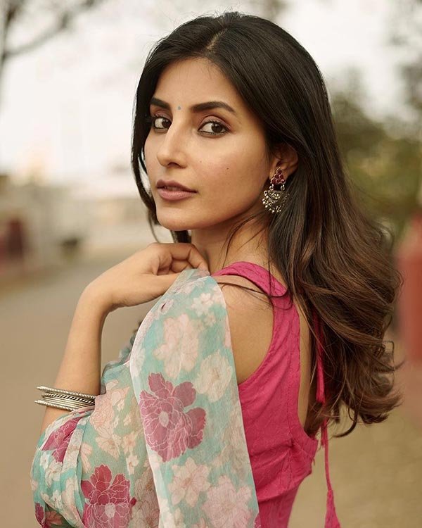 harshita gaur ullu app popular actress