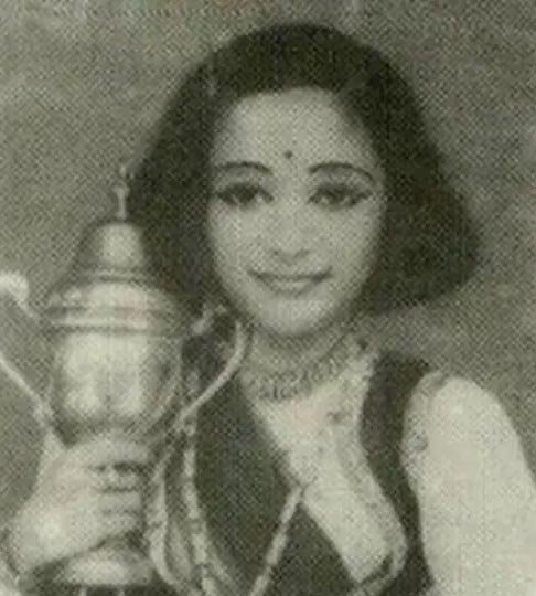 madhuri dixit childhood pics