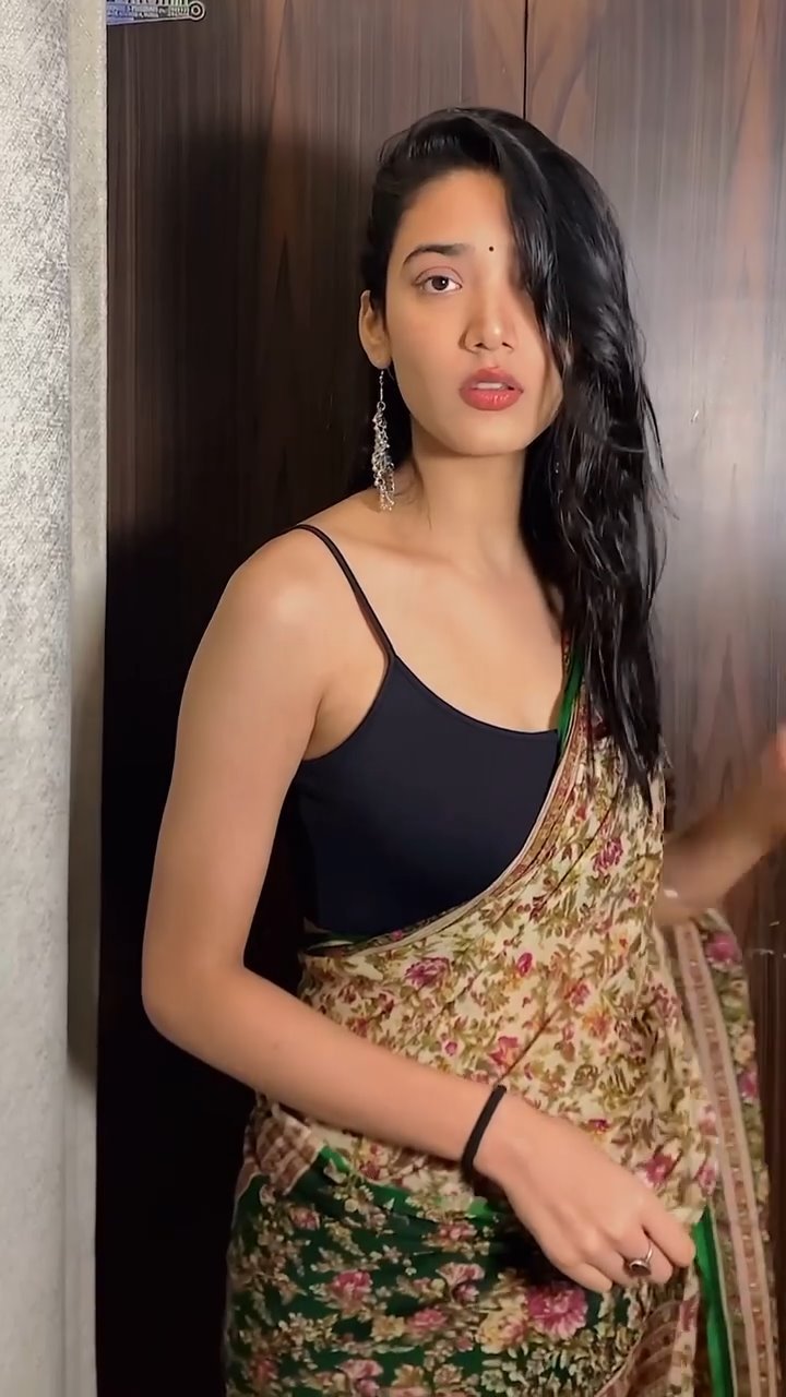 medha shankar in saree bralette 12th fail actress