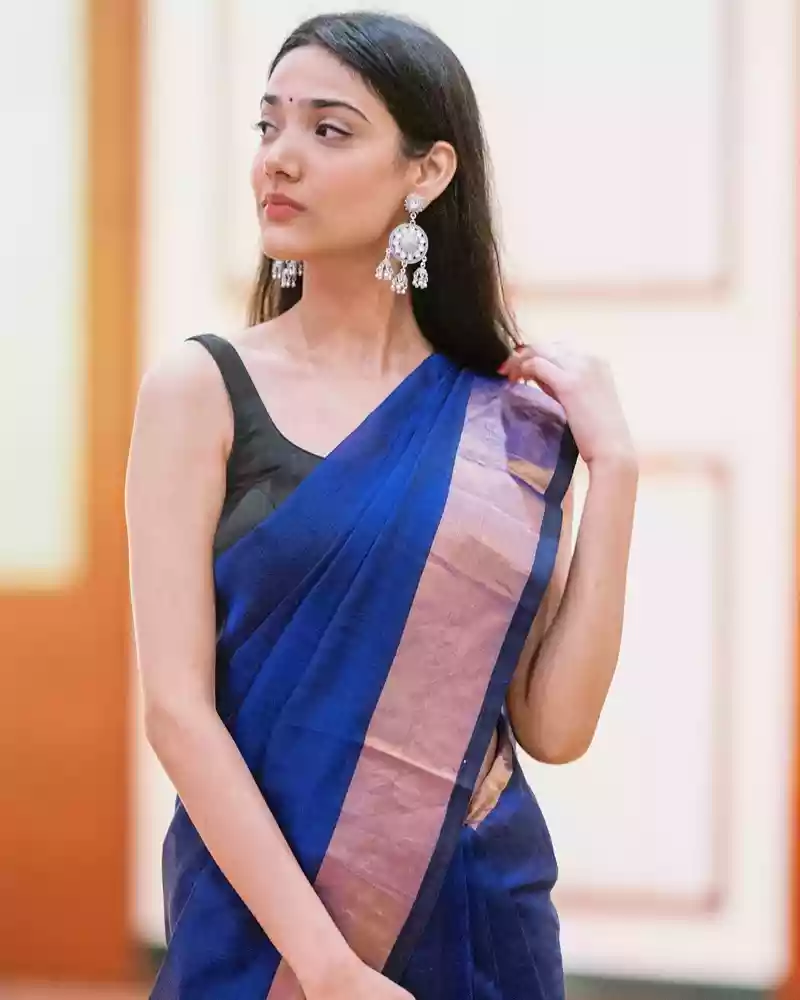 medha shankr in saree 12th fail actress (2)