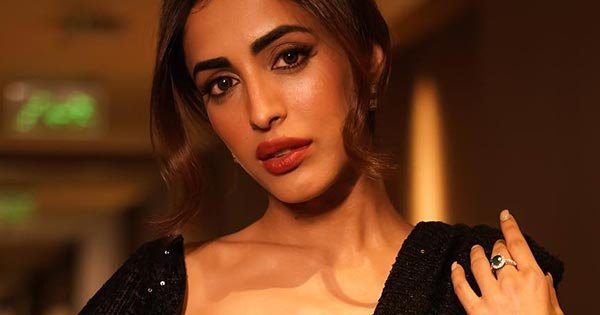 priya banerjee black saree rana naidu actress