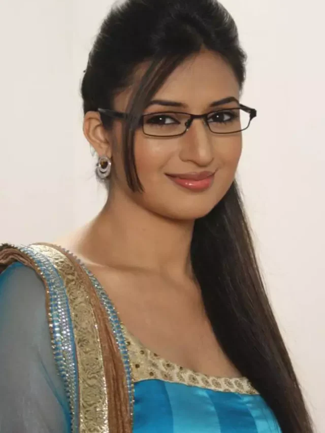 cropped divyanka tripathi glasses tv actress 8.webp