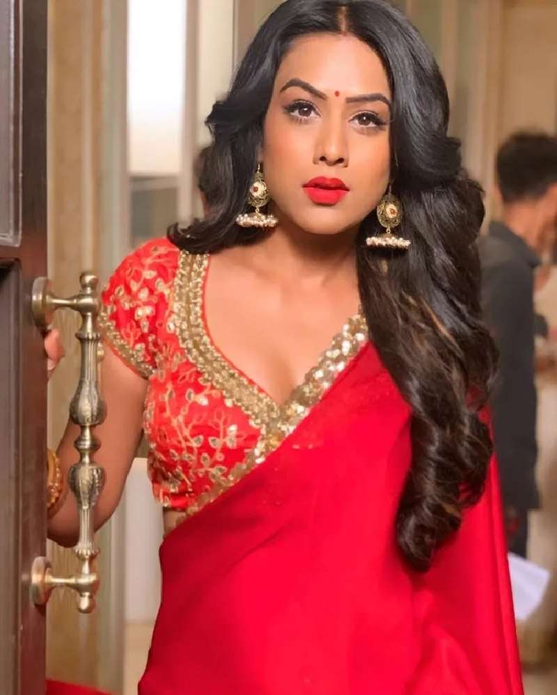 nia sharma red saree indian tv actress (5)