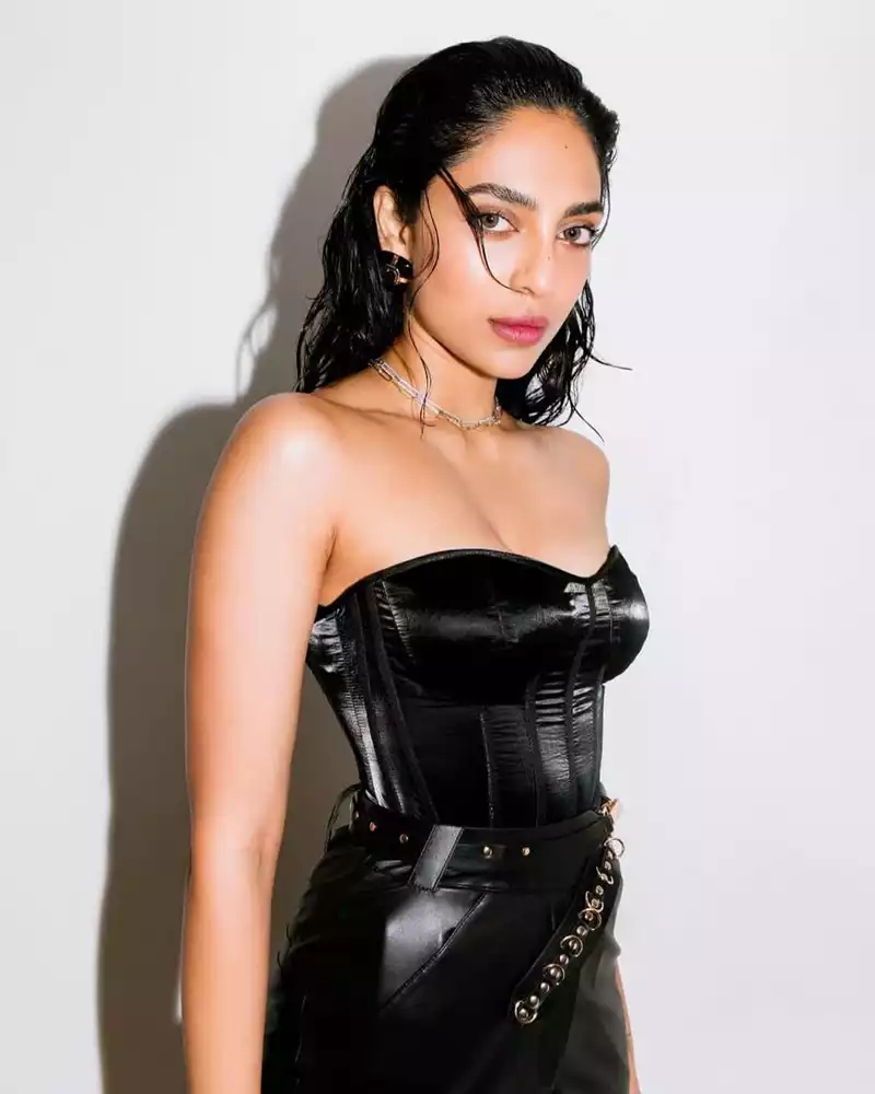 sobhita dhulipala stylish dress indian actress (4)