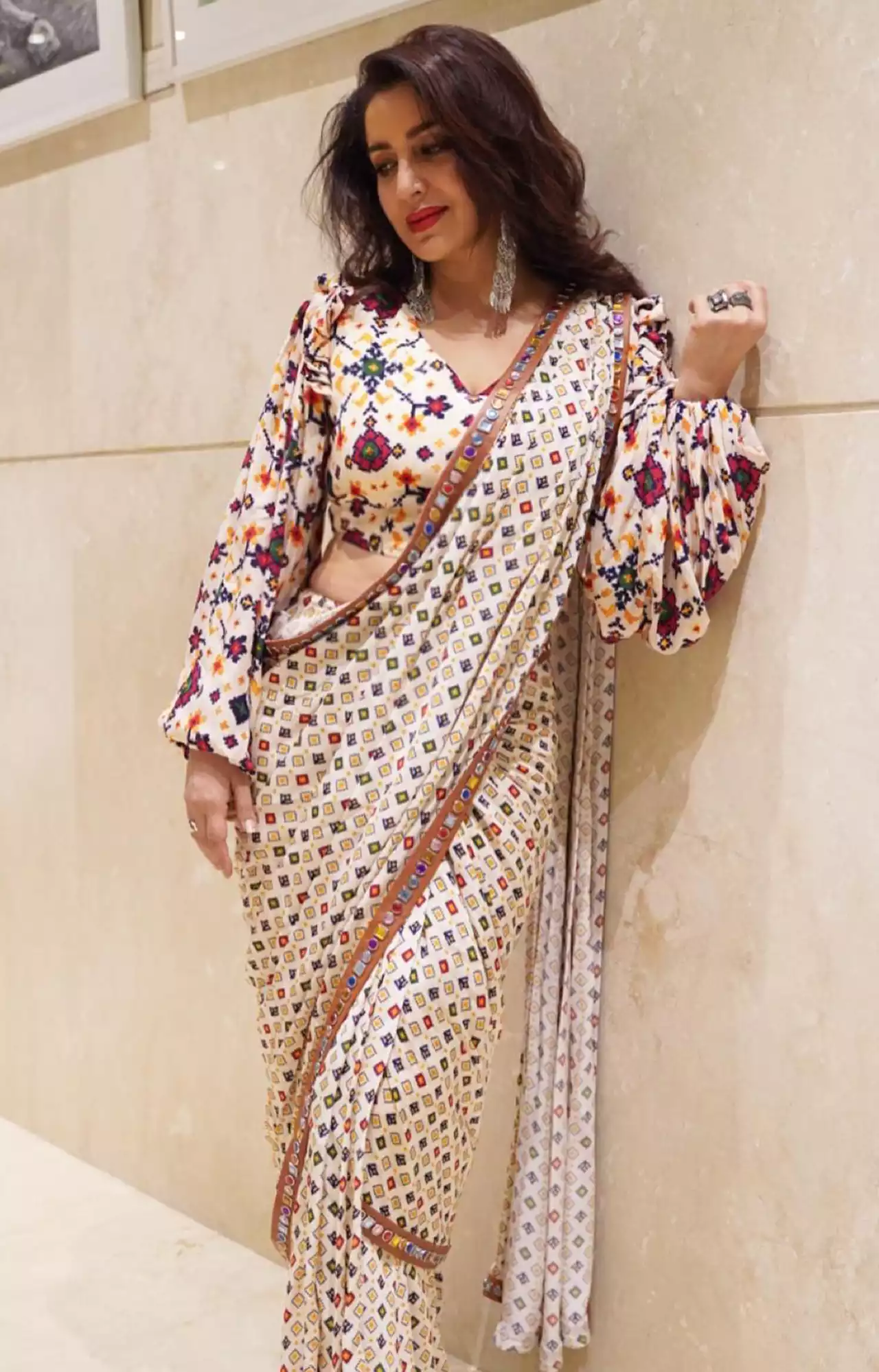 tisca chopra white saree indian actress 16