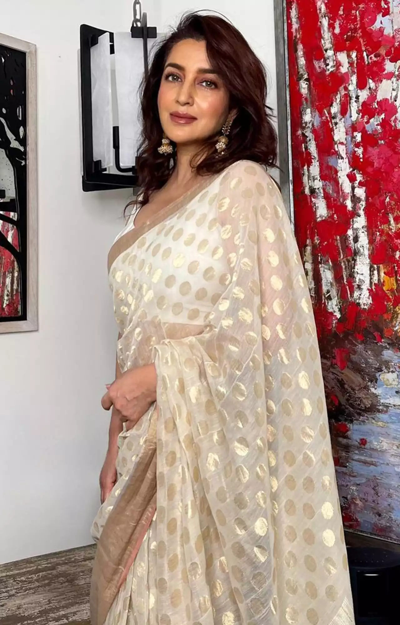 tisca chopra white saree indian actress 17