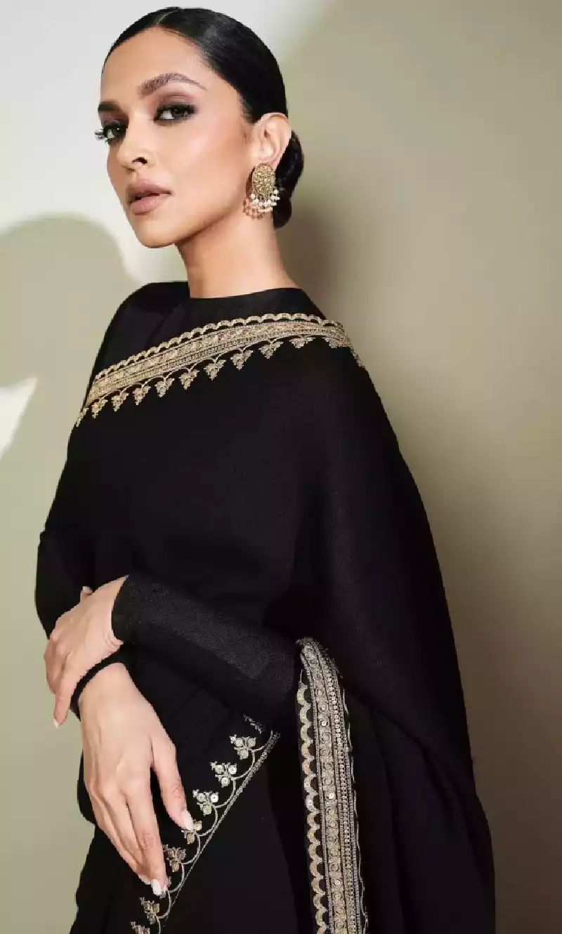 deepika padukone full sleeves blouse saree
