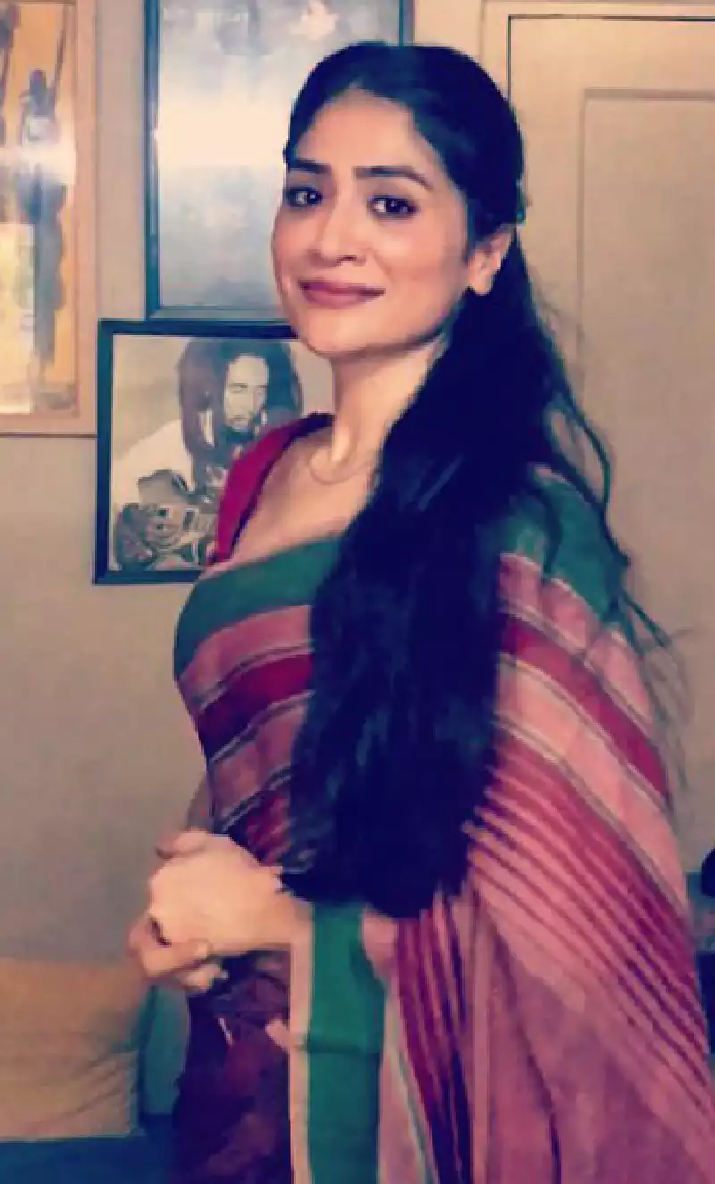 geetika tyagi actress wearing mother's saree copy