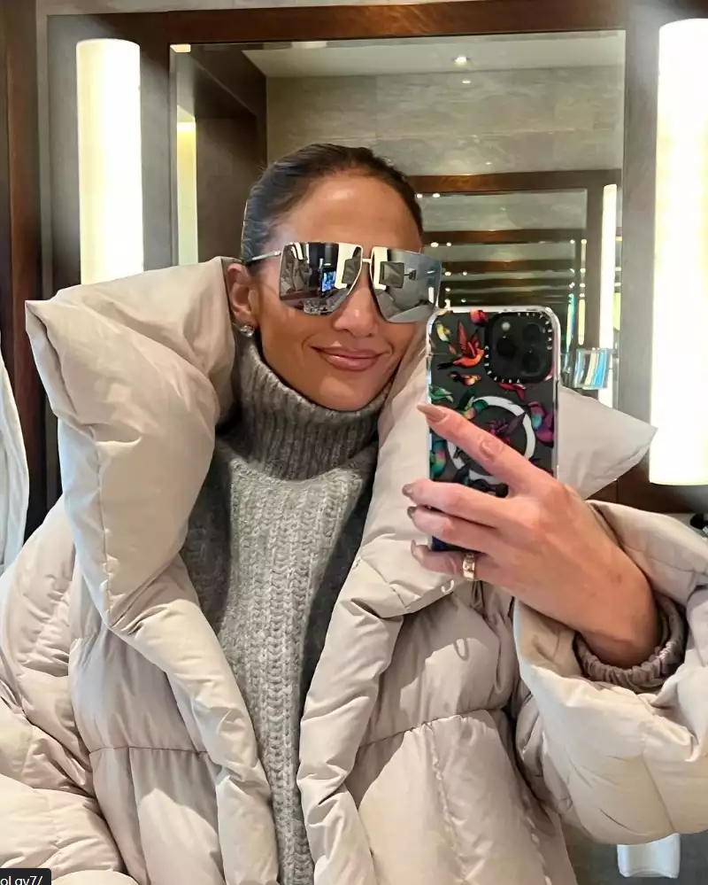 jennifer lopez selfie hollywood celebrity 2