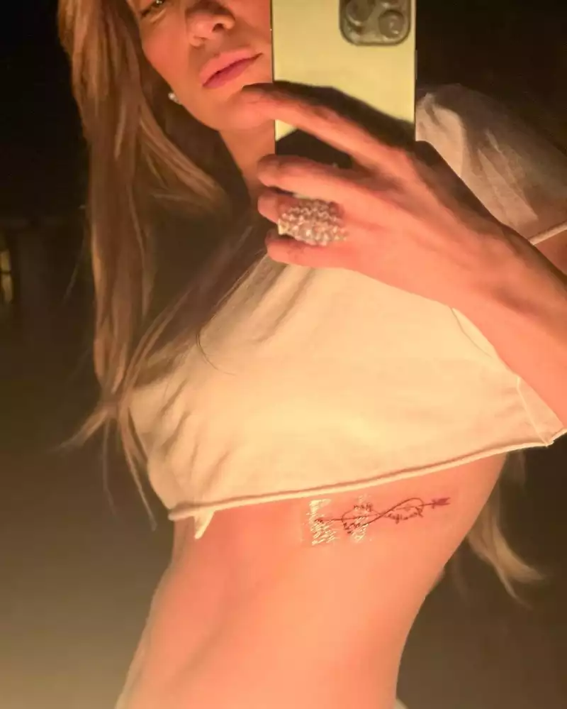 jennifer lopez selfie hollywood celebrity 4