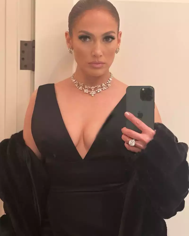 jennifer lopez selfie hollywood celebrity 6