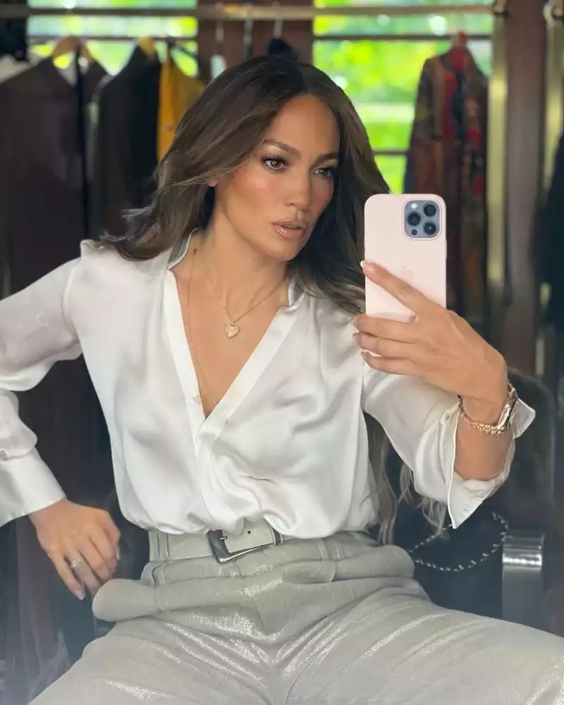 jennifer lopez selfie hollywood celebrity 7