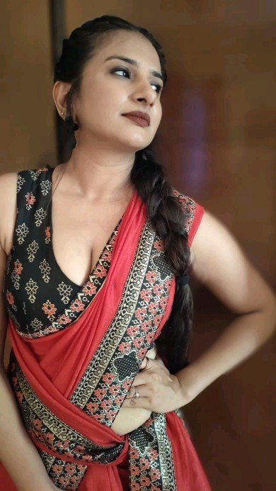 jonita d'cruz web series actress saree (9)