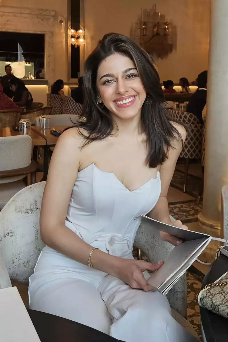 alaya f in off shoulder white outfit 7