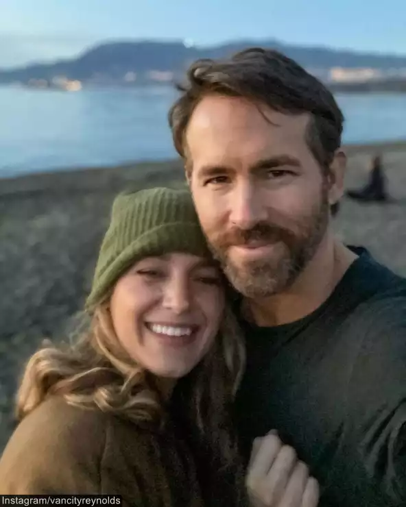 blake lively ryan reynolds selfies best celebrity couple (1) 1