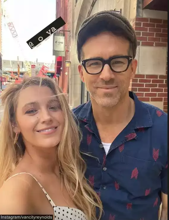 blake lively ryan reynolds selfies best celebrity couple (1) copy