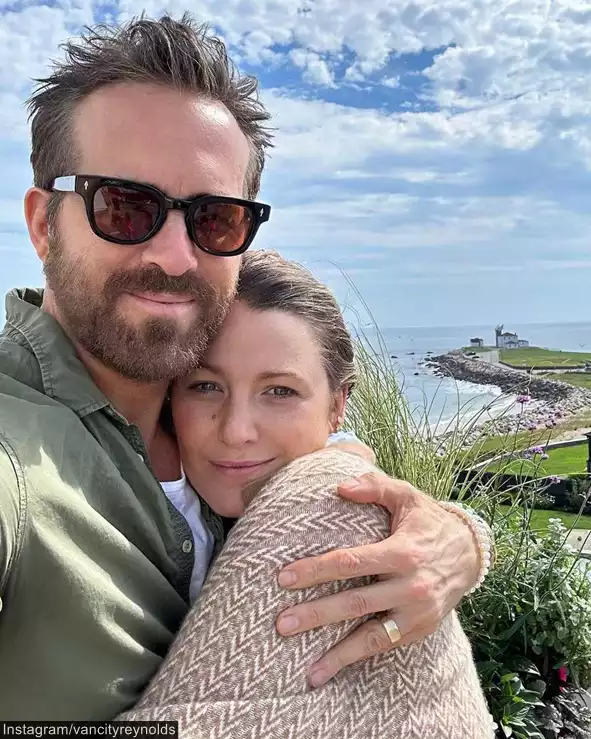 blake lively ryan reynolds selfies best celebrity couple (3)
