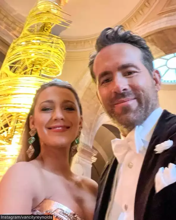 blake lively ryan reynolds selfies best celebrity couple (5)