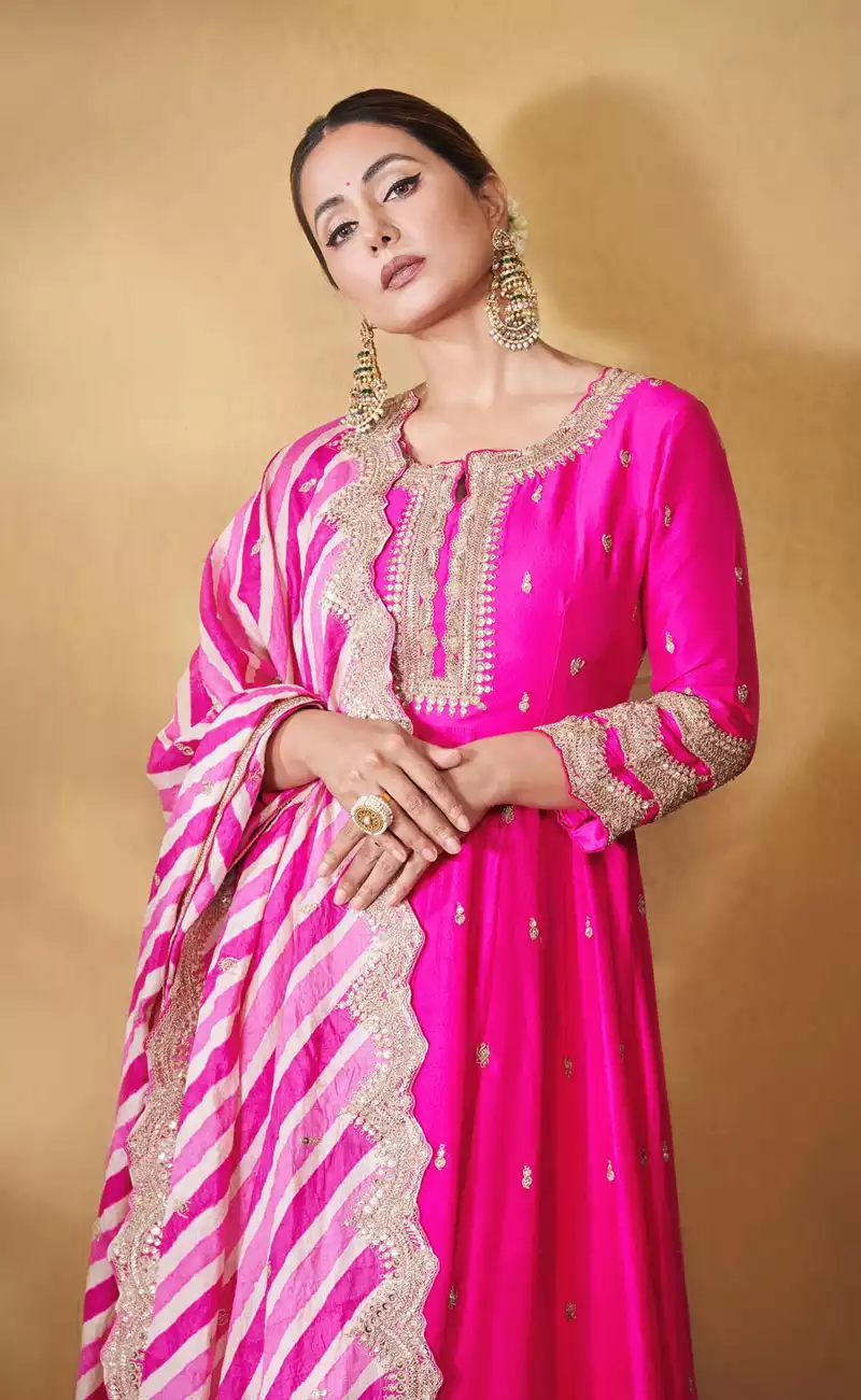 hina khan in suit stylish actress (18)