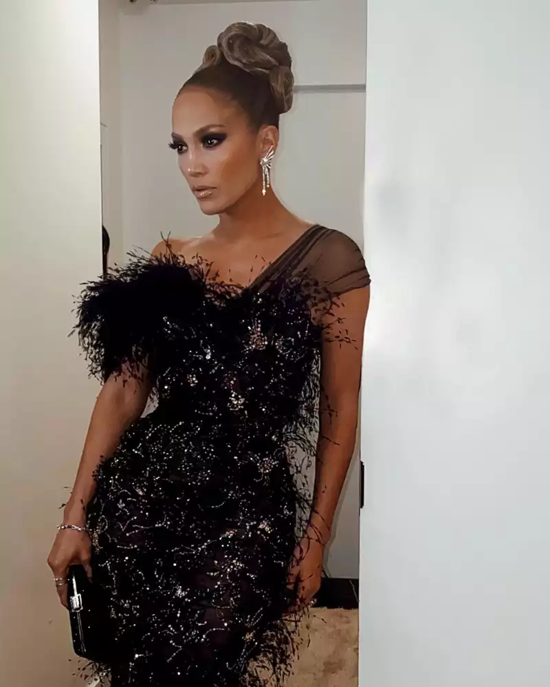 jennifer lopez black outfit stylish hollywood celebrity 4
