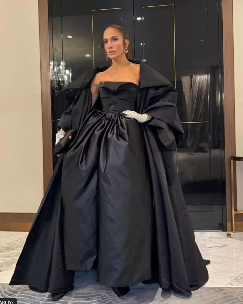 jennifer lopez black outfit stylish hollywood celebrity 8