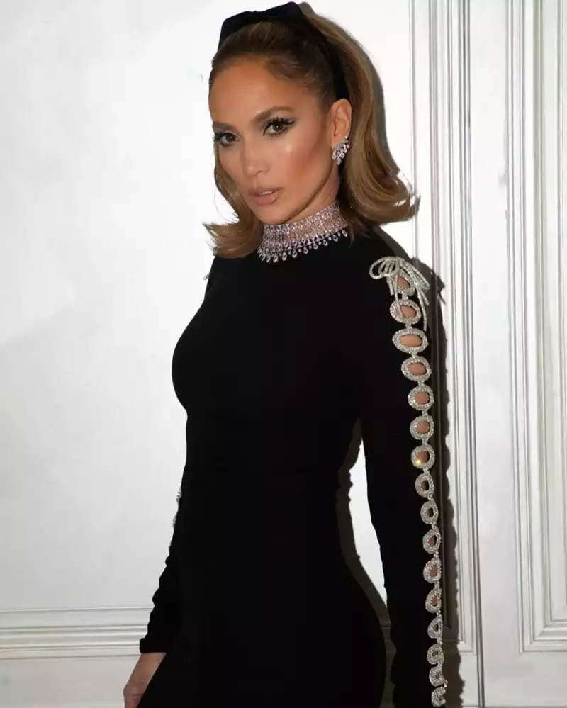 jennifer lopez black outfit stylish hollywood celebrity 9