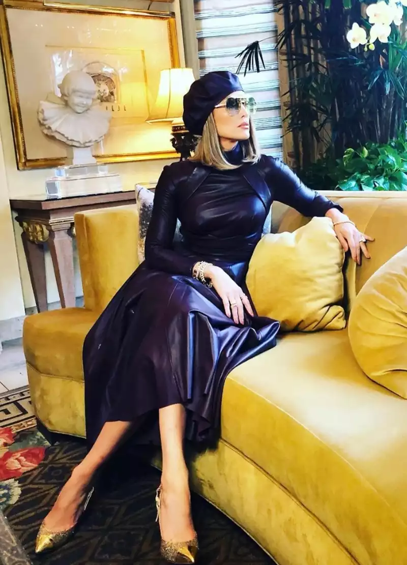 jennifer lopez latex black outfit stylish hollywood celebrity 19