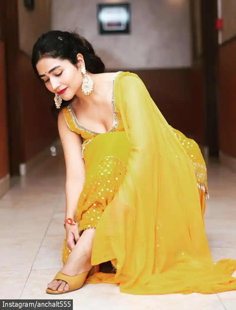 anchal tiwari panchayat actress raveena 27