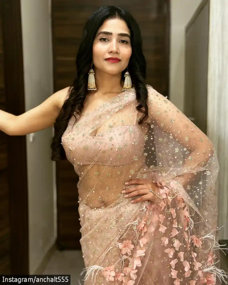 anchal tiwari sheer saree panchayat actress raveena 32