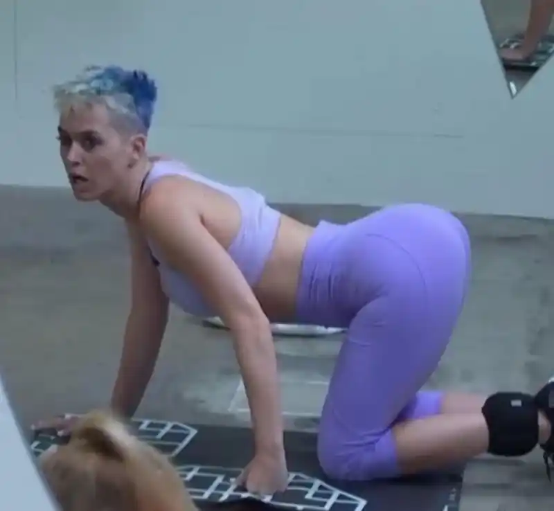 katy perry yoga hollywood celebrity