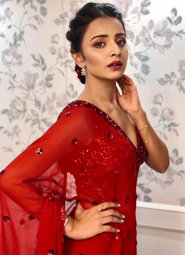 Mahima Makwana red saree antim flesh actress