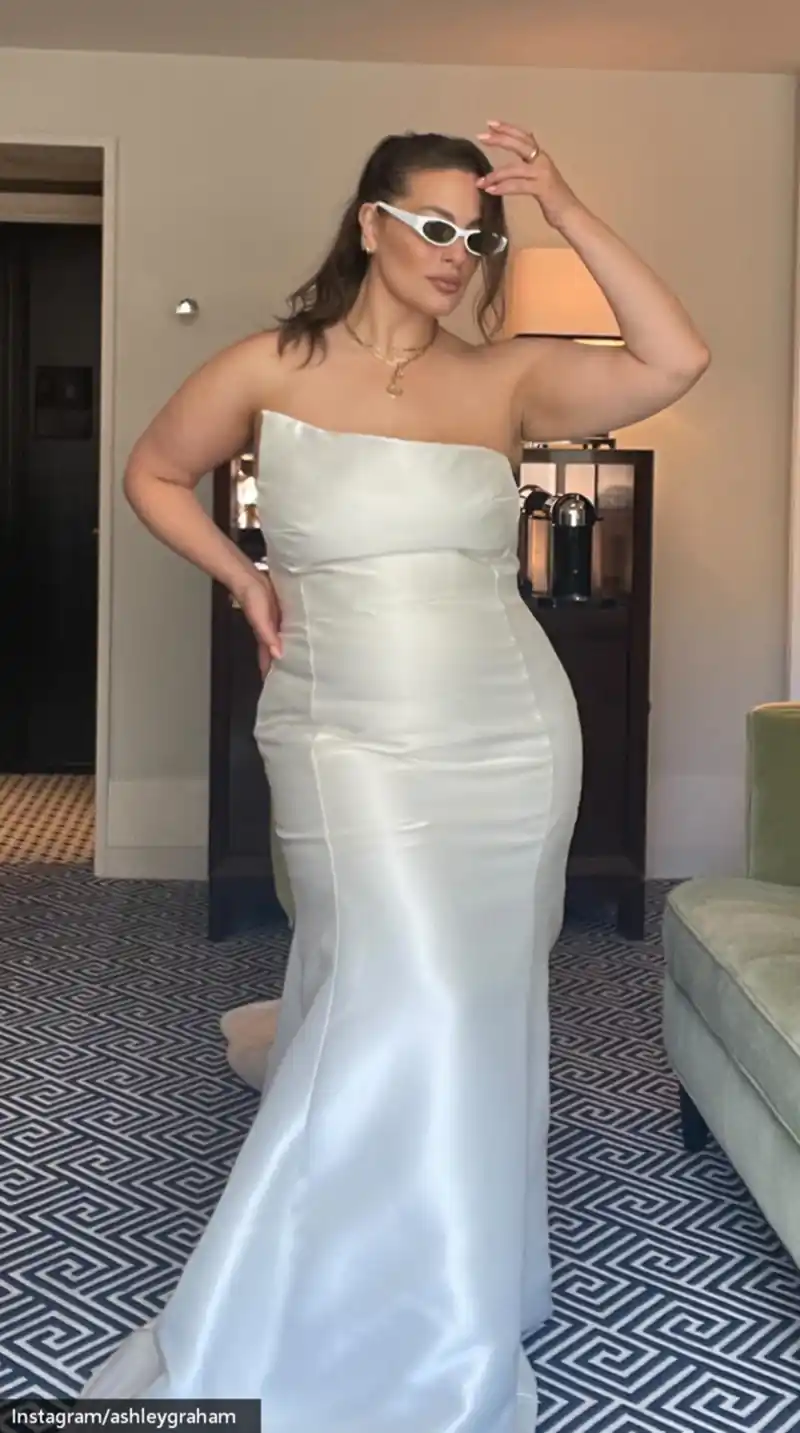 ashley graham white off shoulder dress plus size model curvy (9)
