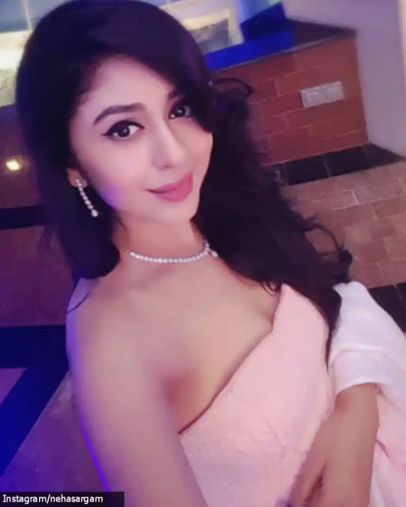 neha sargam selfie mirzapur actress saloni 8