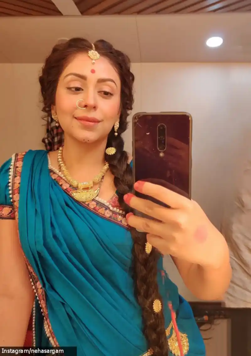 neha sargam selfie saree mirzapur actress saloni 19