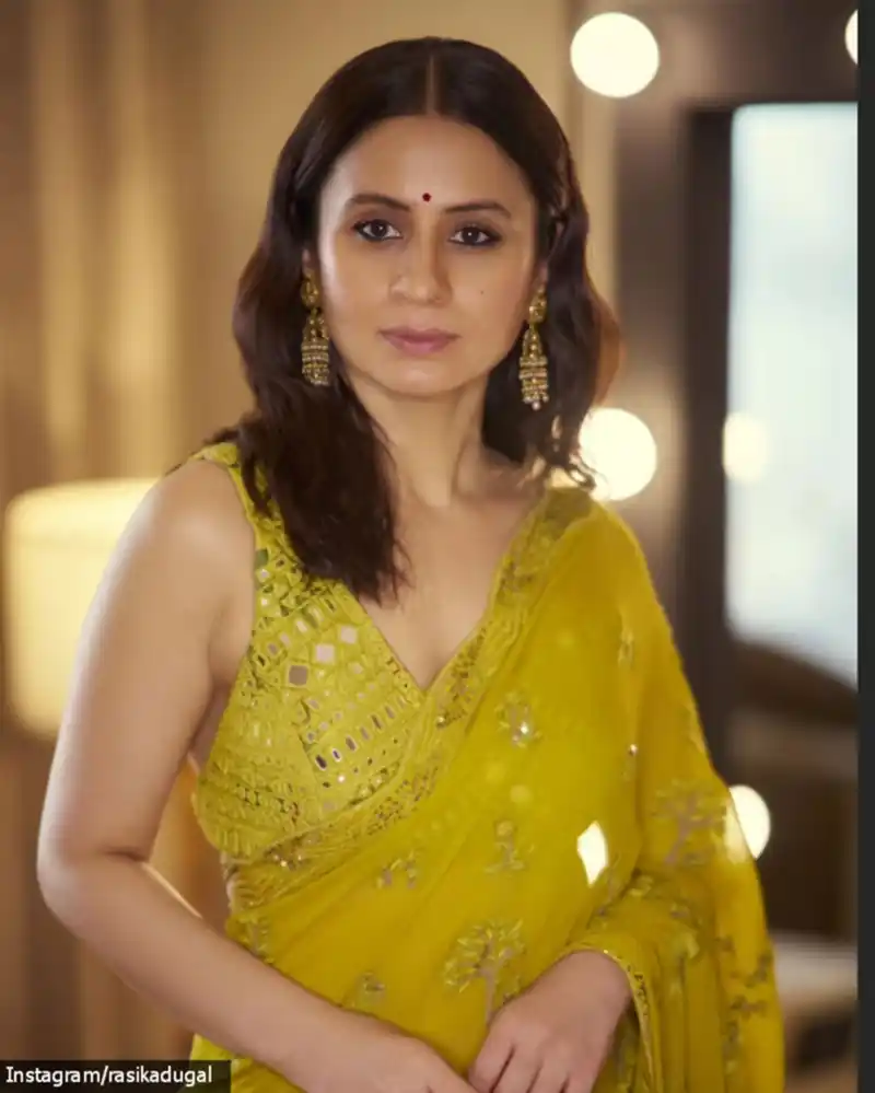 rasika dugal saree mirzapur actress beena 2